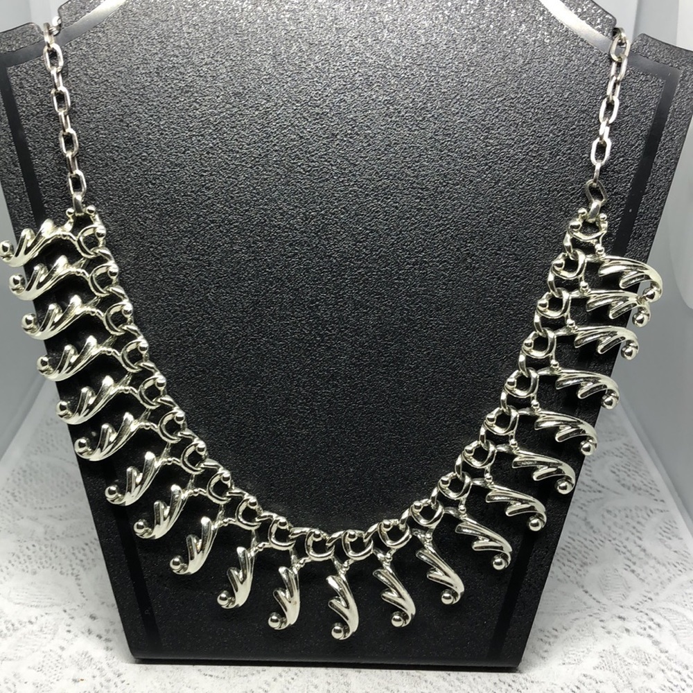 VINTAGE Sarah Coventry silver tone metal chain necklace modernist style trendy.